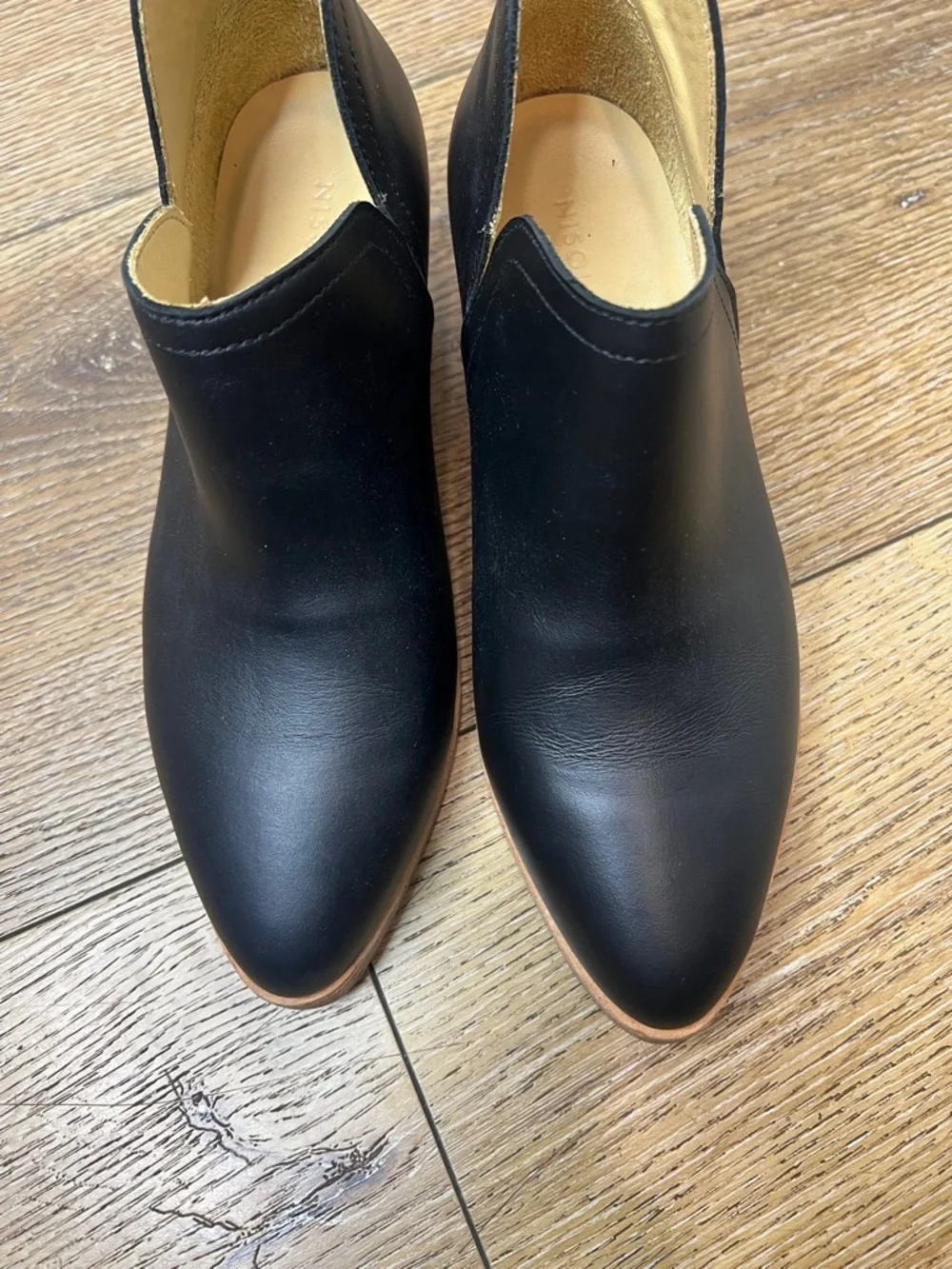 Nisolo Mia Everyday Ankle Bootie in Black Size 6.5